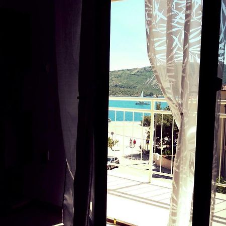 Apartment By The Beach Primosten Exterior photo