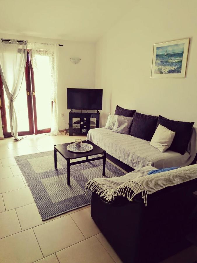 Apartment By The Beach Primosten Exterior photo